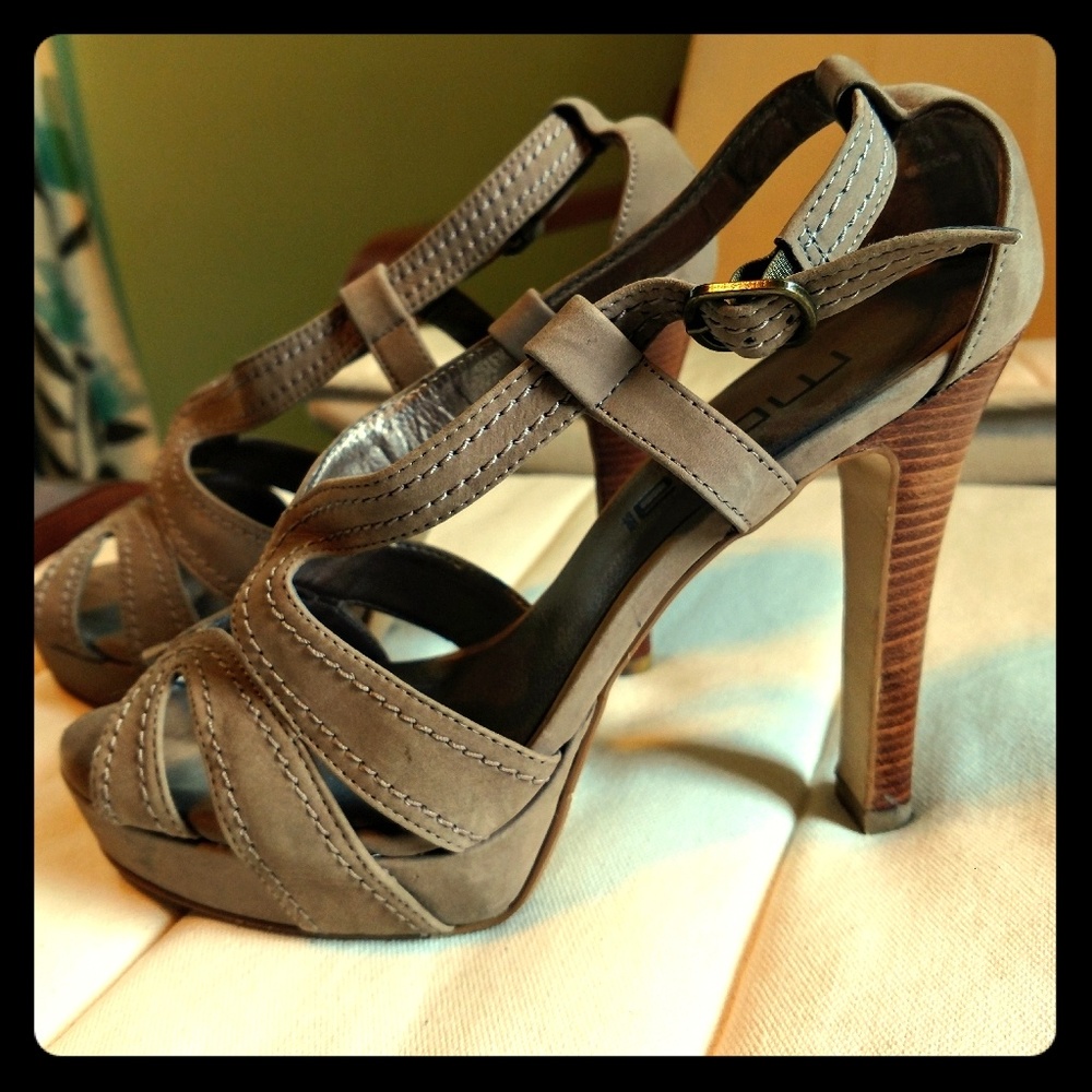 MODA Spana High Healed Shoes